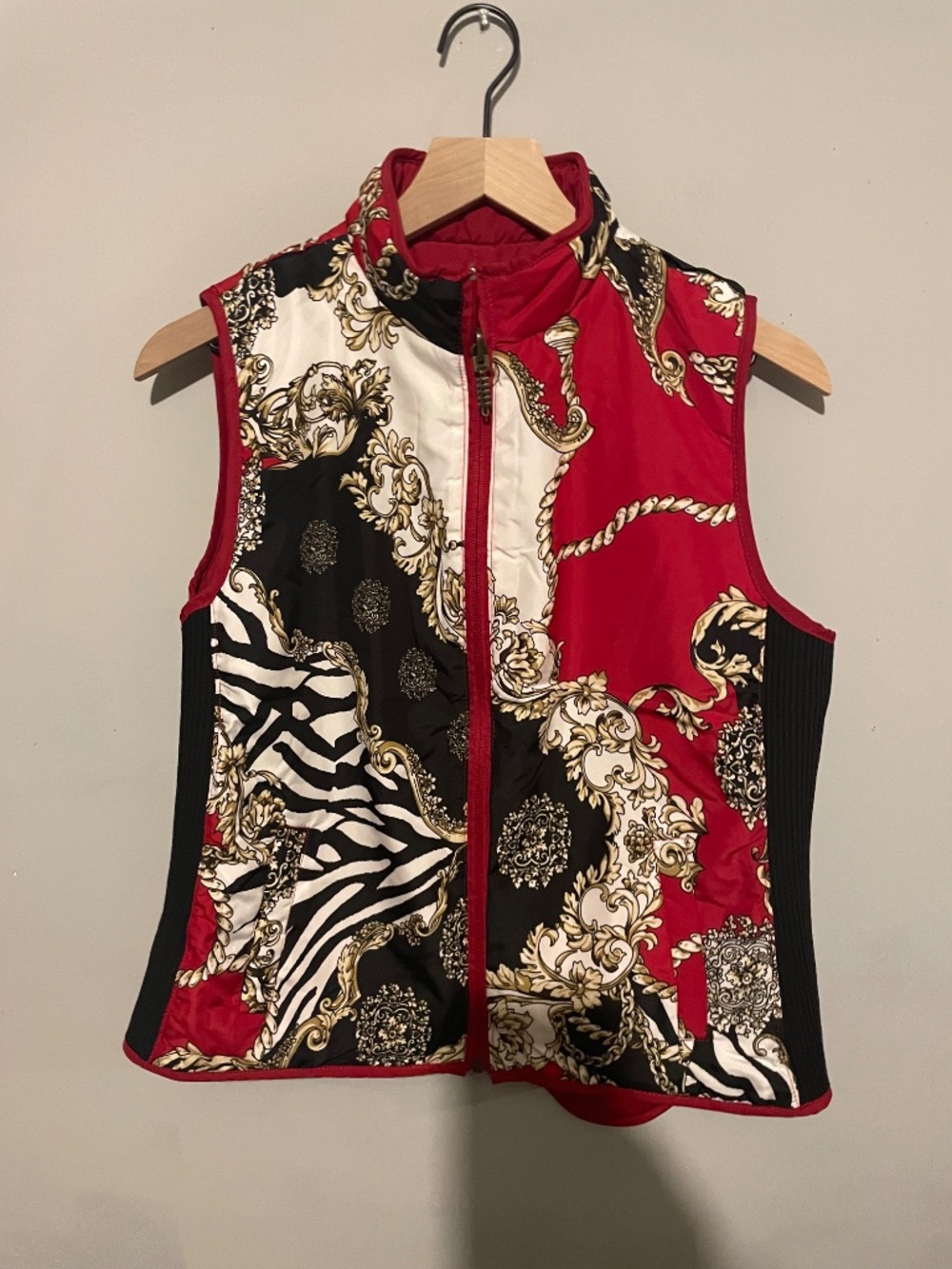 Reversible women’s vest size M black  & burgundy, one side, solid one floral - Picture 2 of 2